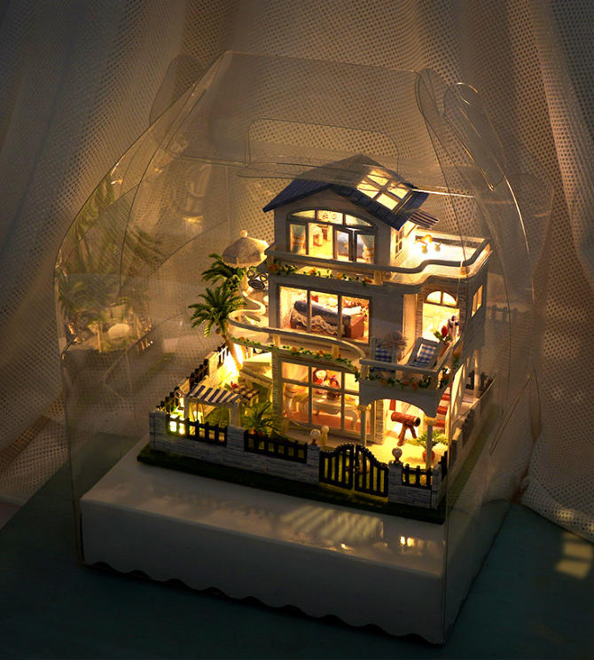 Miniatur-Puppenhaus Bausatz Café aus Holz, mit Möbeln und LED-Beleuchtung. Zum Selberbauen für Erwachsene & Kinder. Kreatives Hobby – tolles Weihnachtsgeschenk für die ganze Familie.