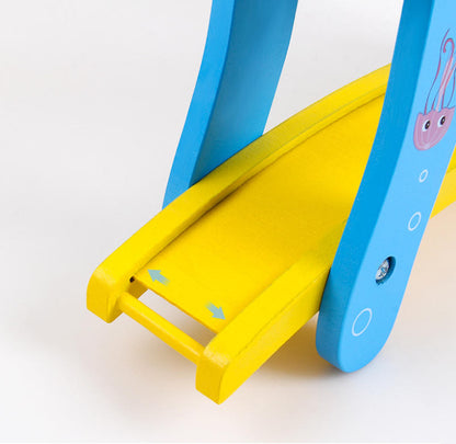 Buntes Holz-Gleitauto mit Rampe – Pädagogische Kinderspielbahn aus Holz mit abgerundeten Ecken für Jungen und Mädchen zur Förderung der geistigen Entwicklung