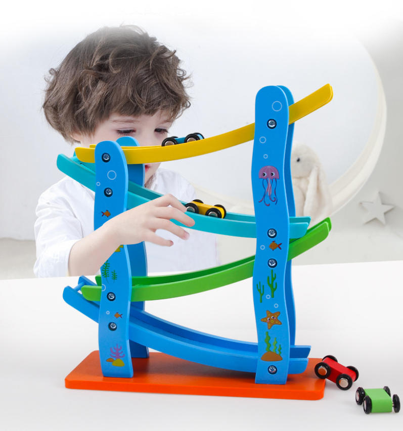 Buntes Holz-Gleitauto mit Rampe – Pädagogische Kinderspielbahn aus Holz mit abgerundeten Ecken für Jungen und Mädchen zur Förderung der geistigen Entwicklung