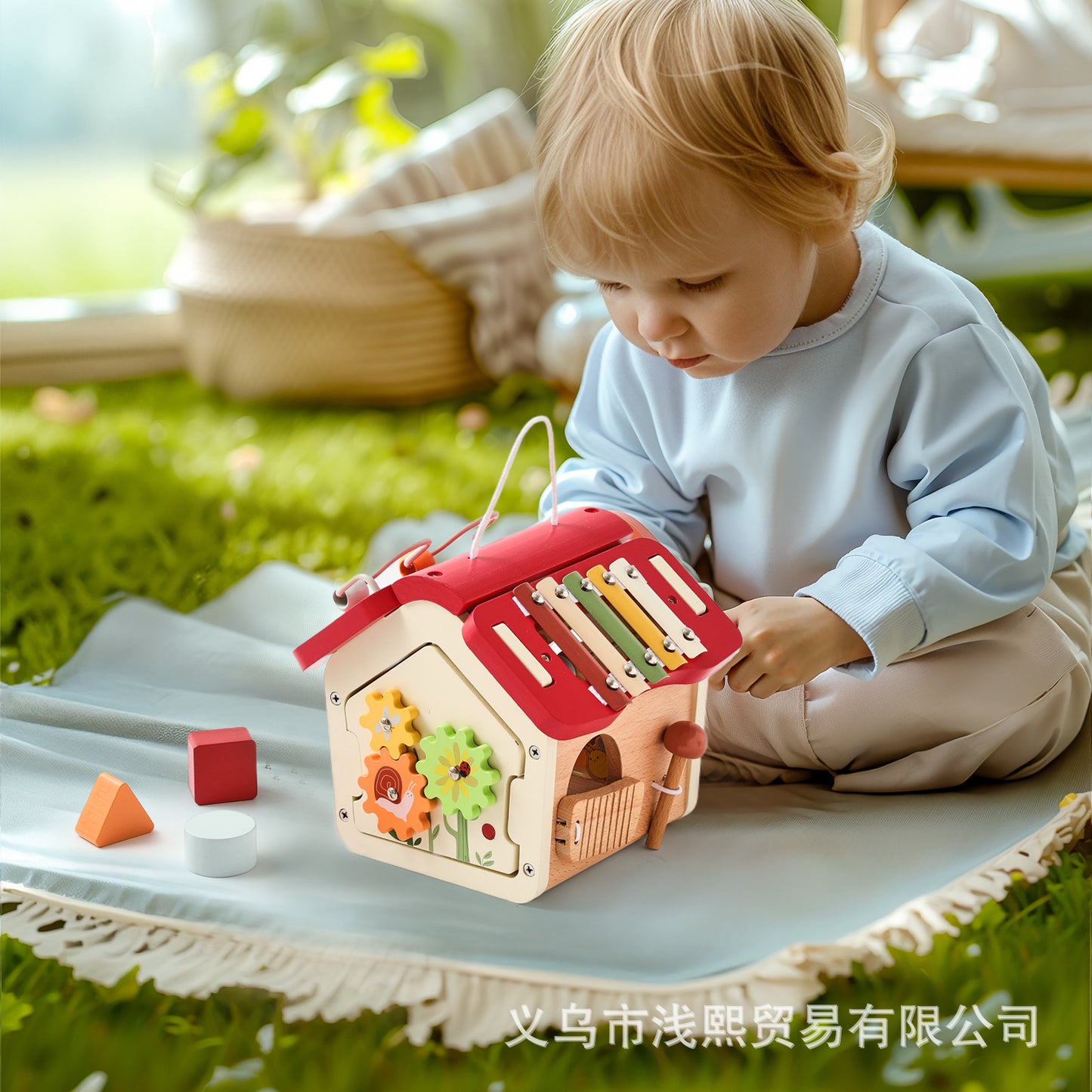 Holz-Steckhaus aus Kiefernholz – 15-teiliges Motorikspielzeug mit 12 Steckbausteinen für Kinder ab 1 Jahr, Maße: 18 x 17,5 x 18 cm