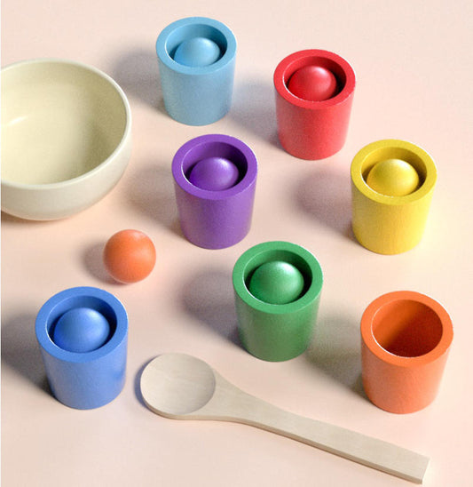 Regenbogen Bälle in Tassen – Montessori Holzspielzeug zum Farbsortieren und Zählen für Kleinkinder ab 1 Jahr